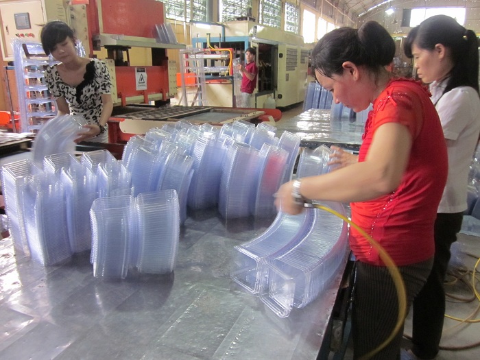 Kiểm tra thành phẩm (Checking finished products)
