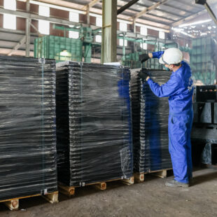 Kiểm tra hàng trước khi xuất xưởng
