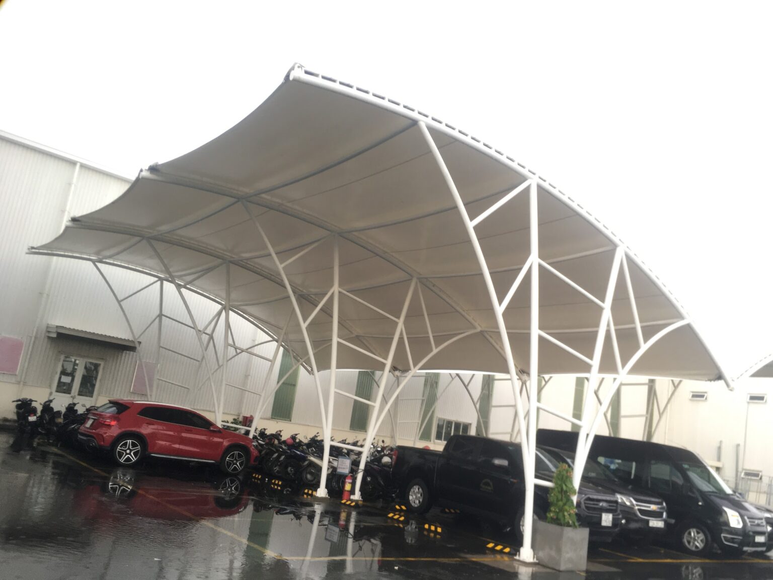 Nhà để xe ô tô - Công ty kính nổi Phú Mỹ