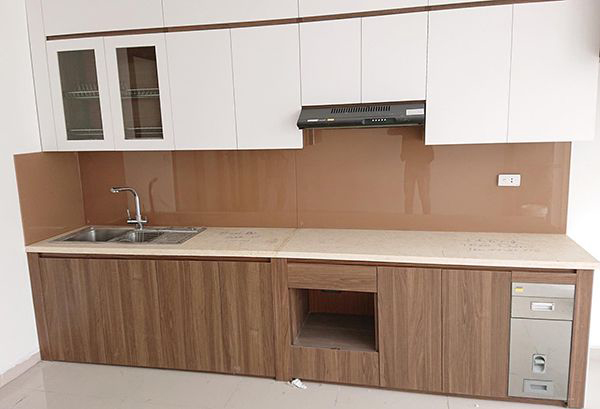 Kính ốp bếp màu be