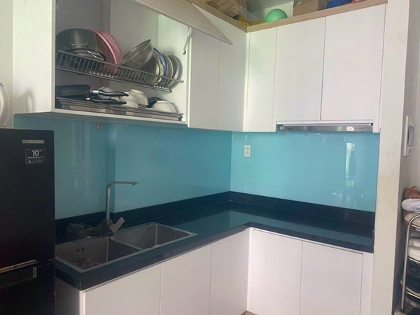 Kính ốp bếp màu xanh ngọc