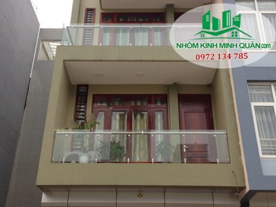 Lan can kính cường lực