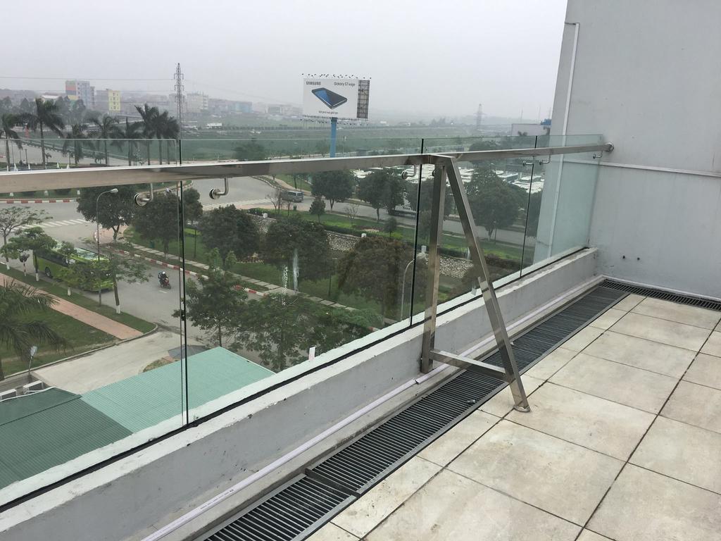 Lan can kính cường lực