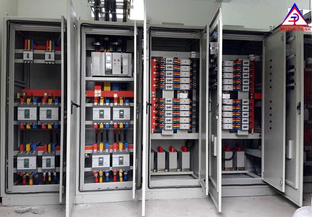 Lắp đặt tủ điện dây chuyền sản xuất