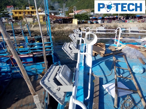 Lắp đặt đèn Ledtàu cá