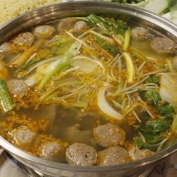 Lẩu bò viên sa tế