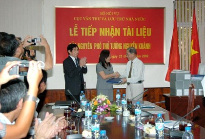 Lễ tiếp nhận tài liệu