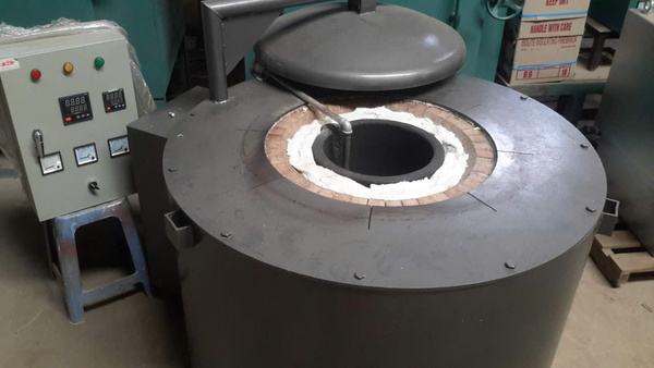 Lò nấu nhôm Xí nghiệp Quang điện 23