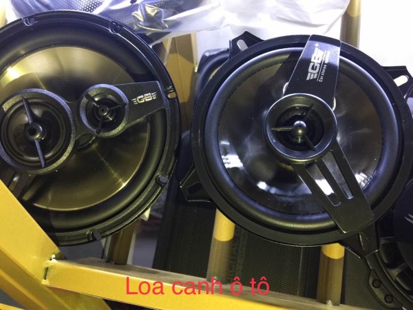 Loa canh ô tô