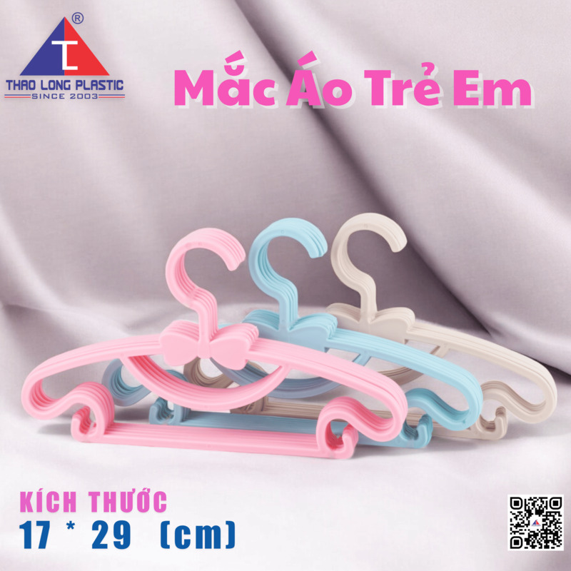 Mặc áo trẻ em