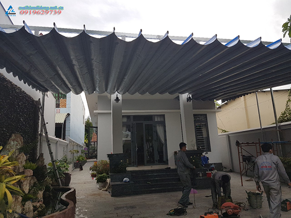 Mái xếp cho sân trước nhà tại Bình Dương