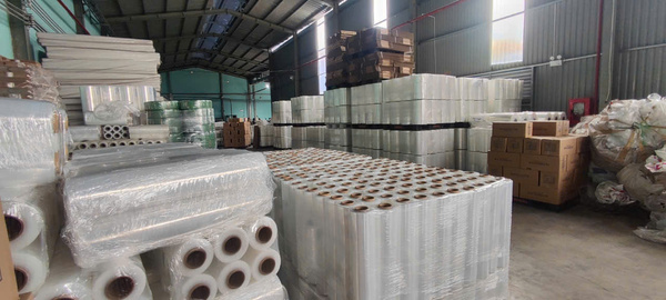 Màng PE quấn pallet