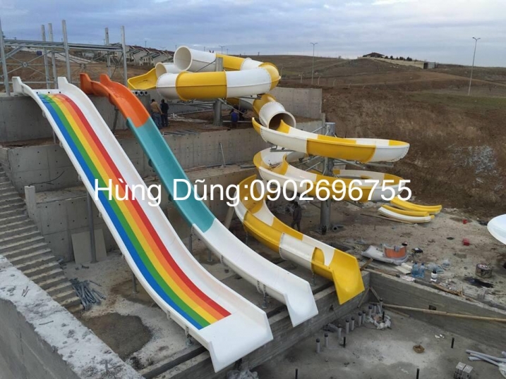 Máng trượt công viên nước