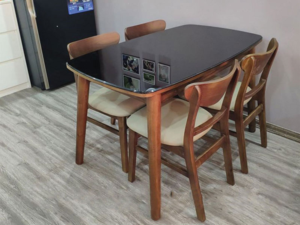 Mặt bàn kính cường lực