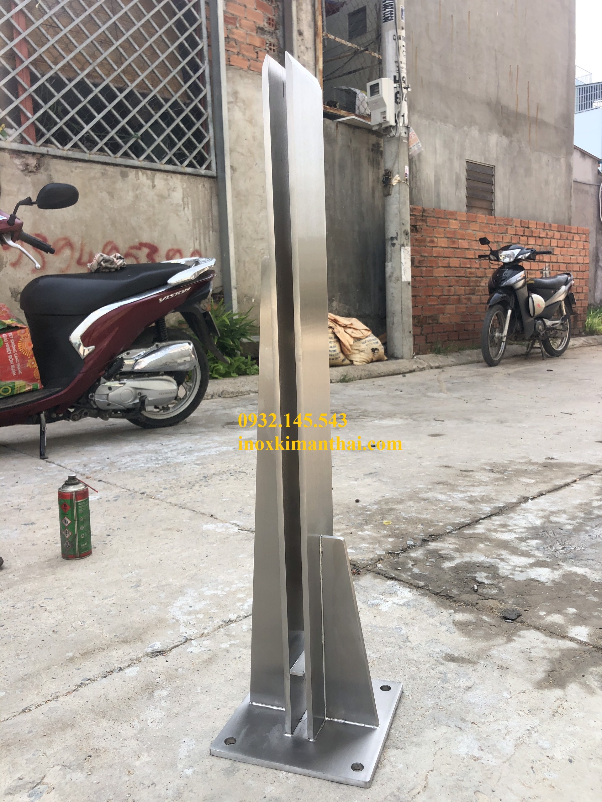 Lan can kính ban công