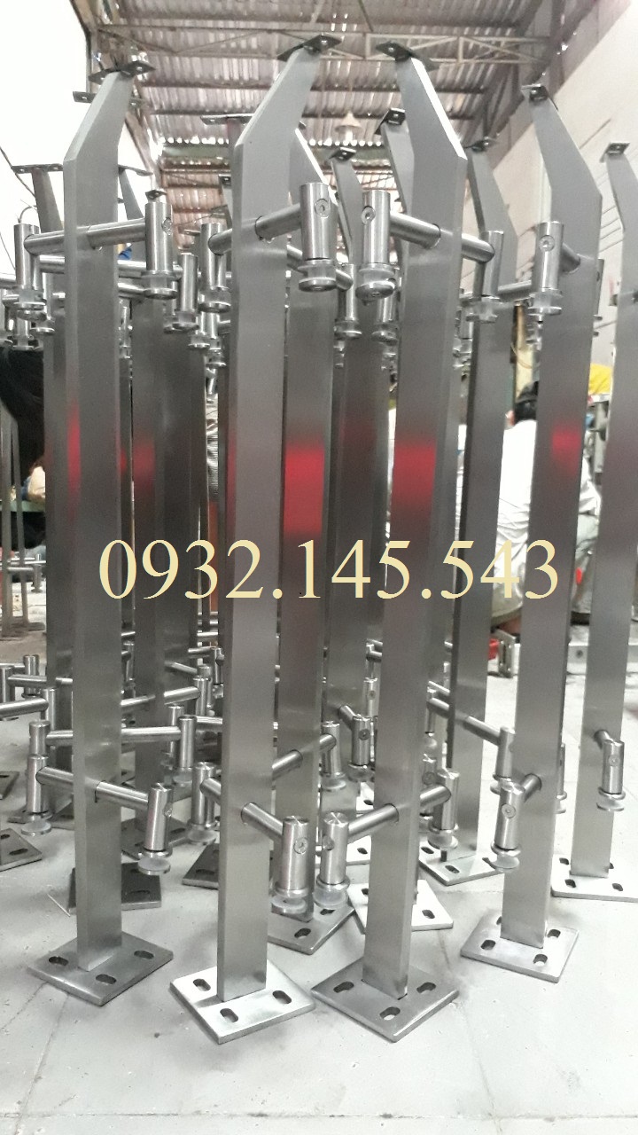 Trụ lan can kính cường lực