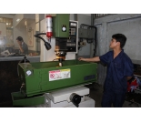 Máy bắn tia lửa điện