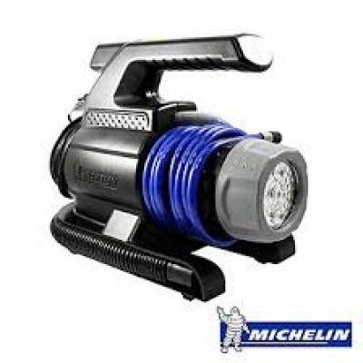 Máy bơm áp lực và đèn Led
