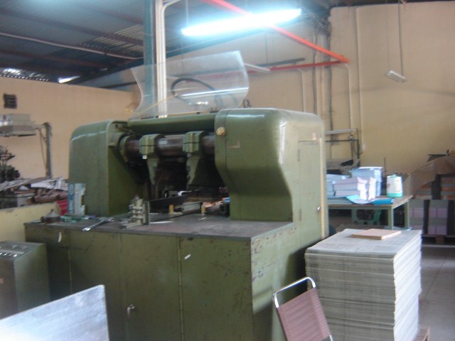 Máy cắt 3 mặt