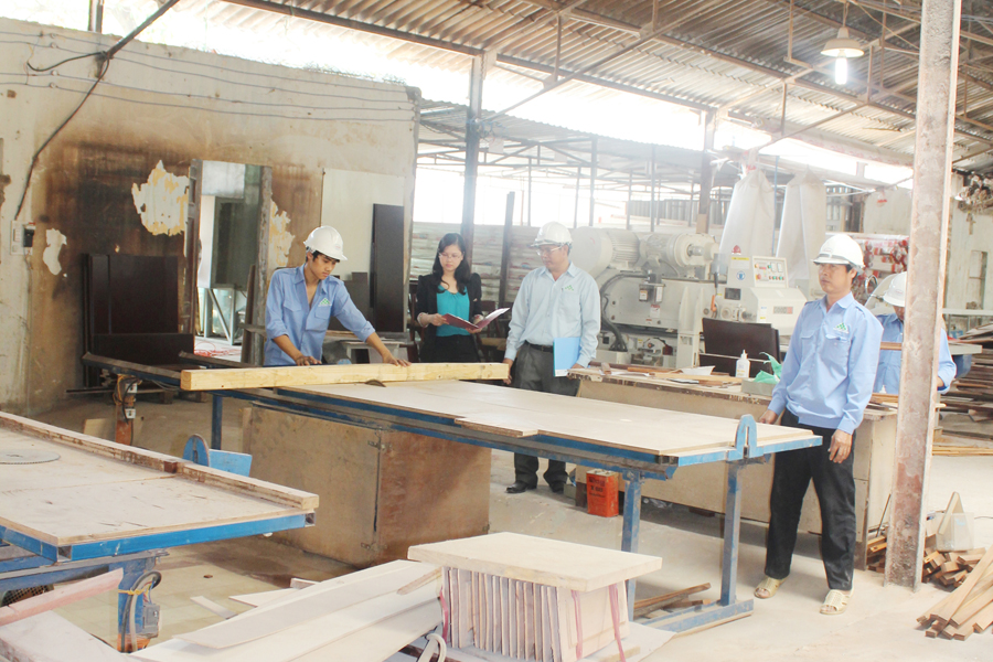 Máy cắt gỗ