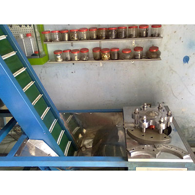 Máy cắt nắp
