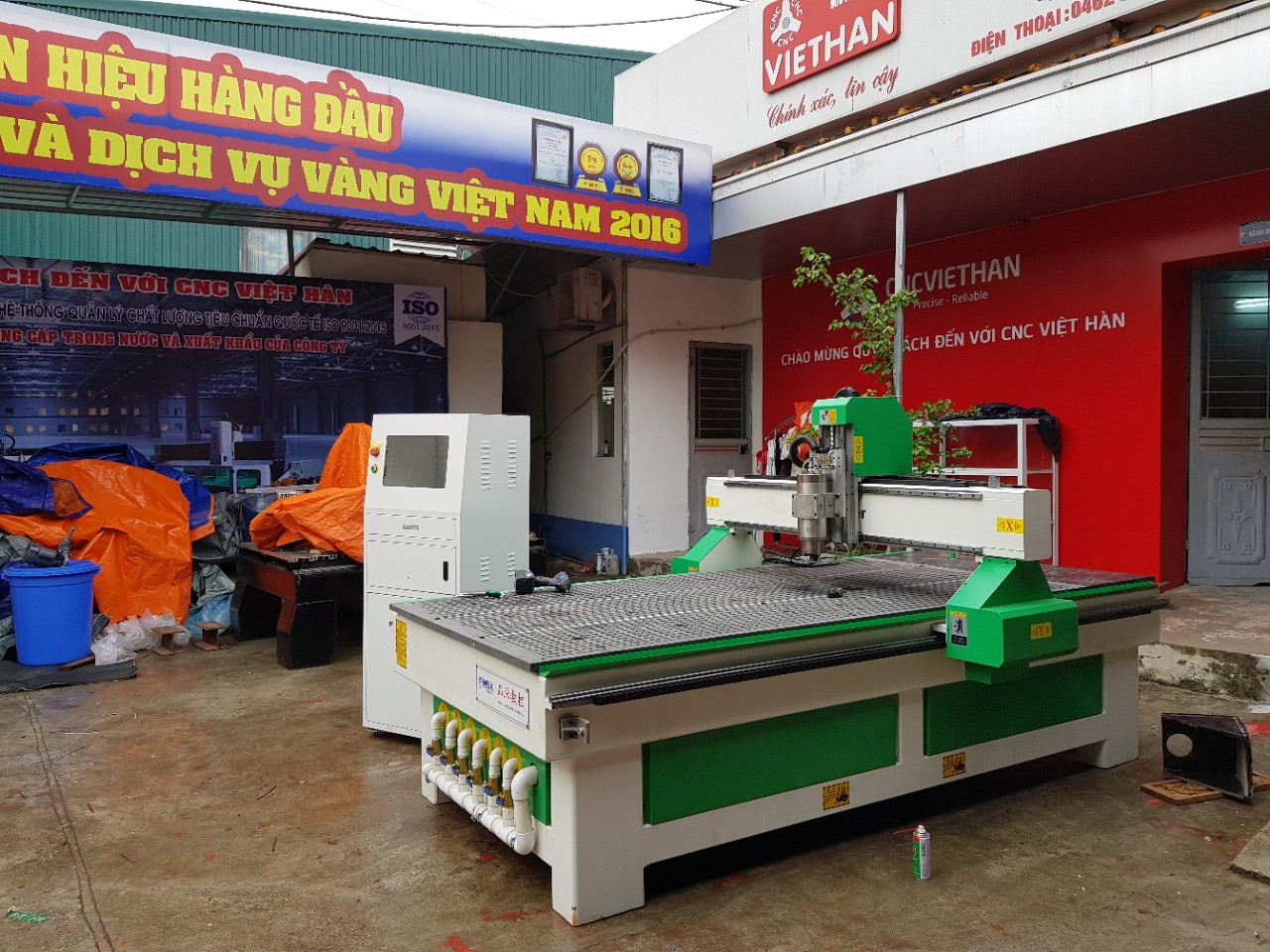 Máy cnc hút chân không