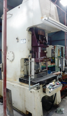 Máy dập 70T