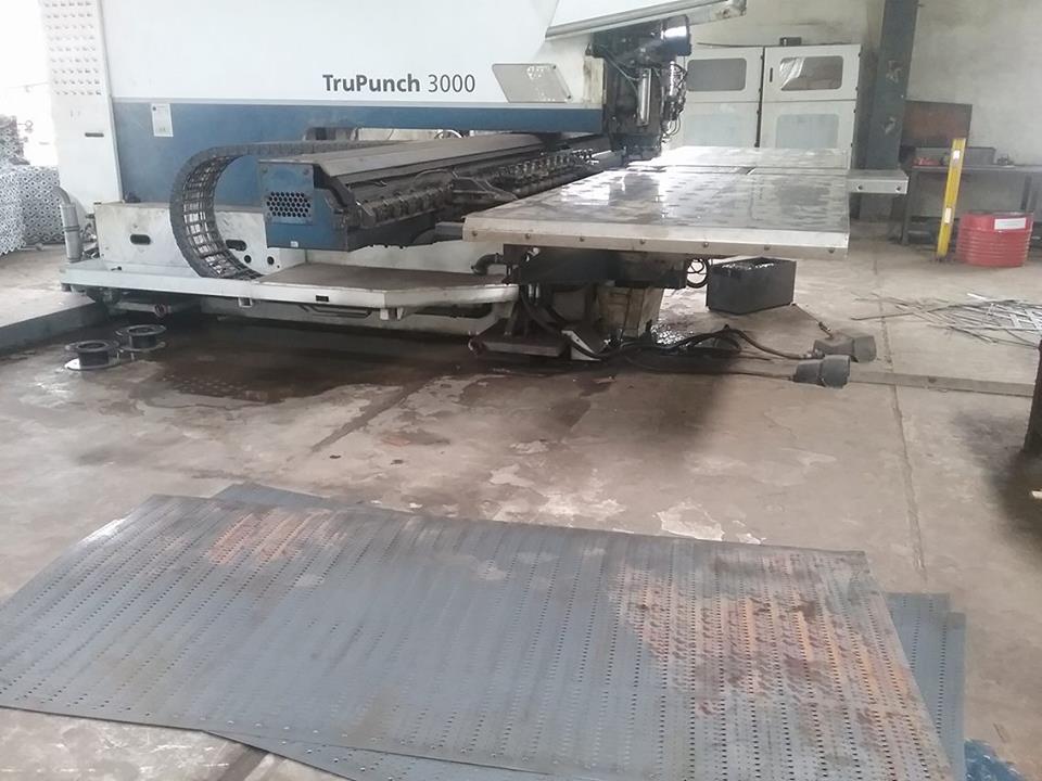 Máy đột lỗ CNC