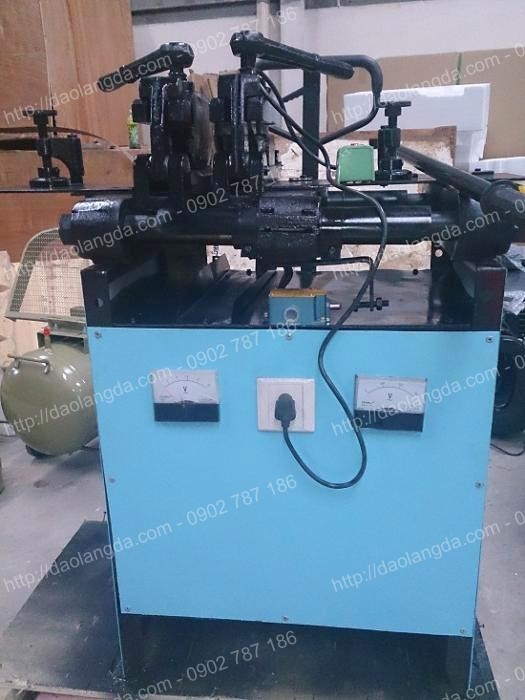 máy hàn lưỡi cưa CD