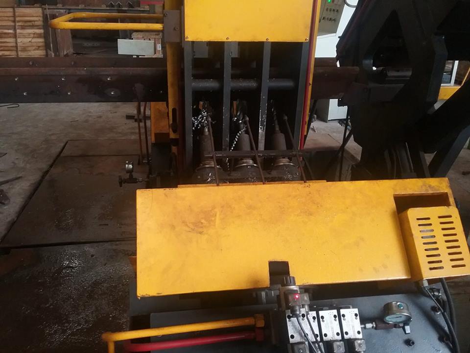 Máy khoan CNC
