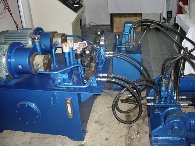 Máy lái thủy lực