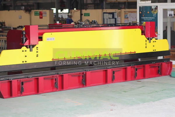 Máy chấn máng xối