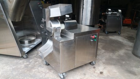 Máy nghiền dược liệu