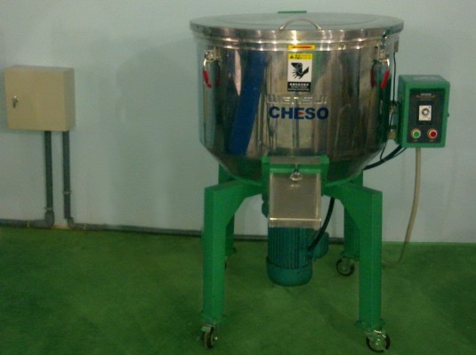 Máy pha trộn hạt nhựa