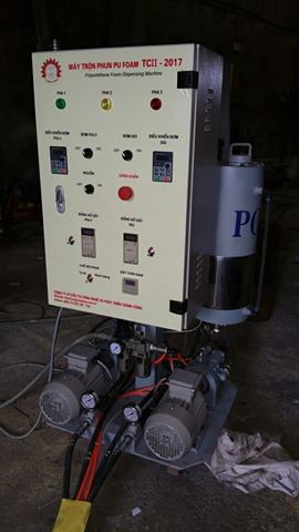 Máy phun trộn định chuẩn PU