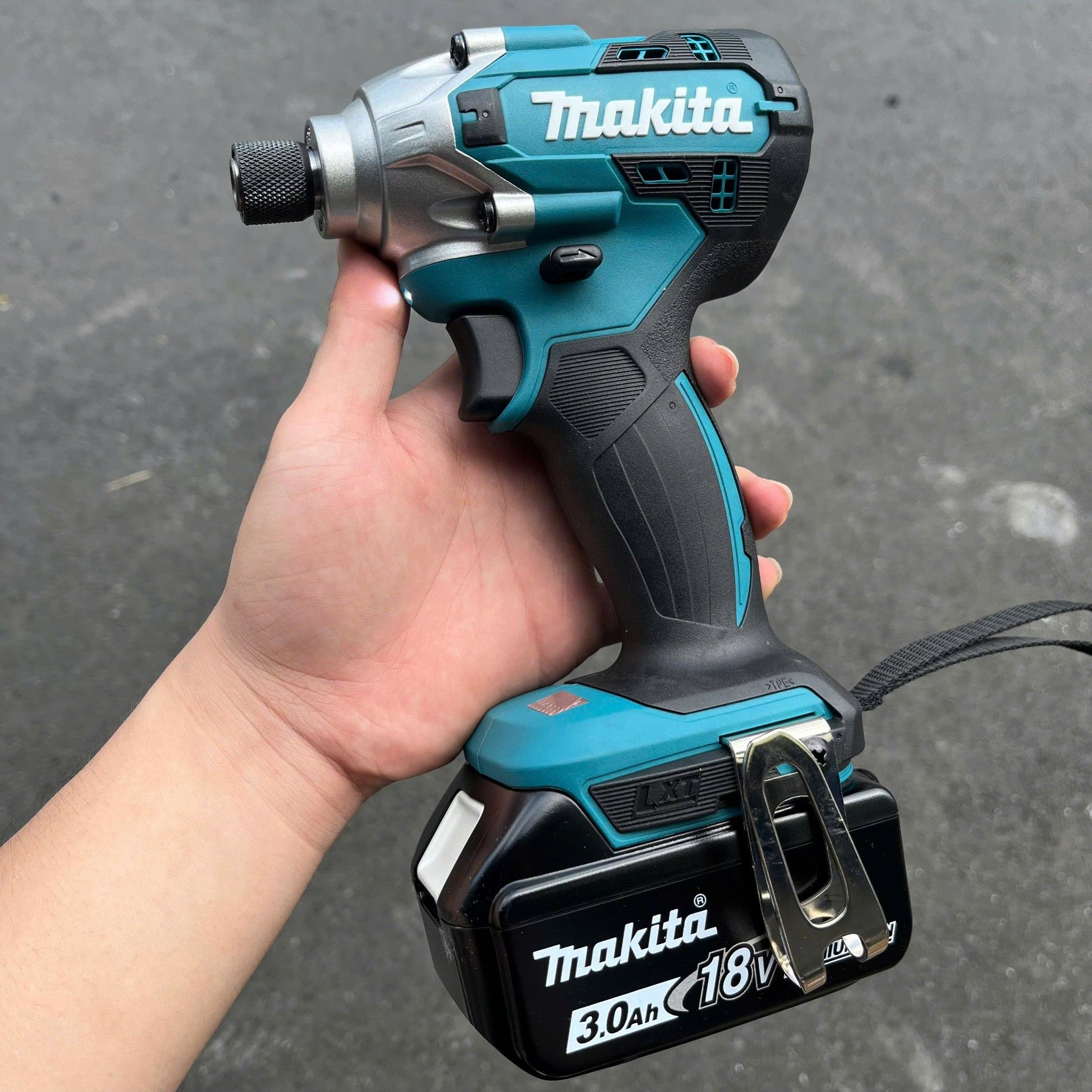 Máy vặt vít Makita