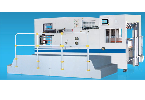 Máy bế thùng carton