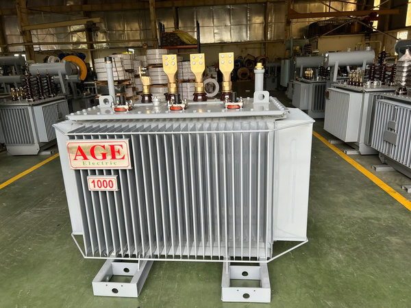 Máy biến áp 3 pha kiểu kín