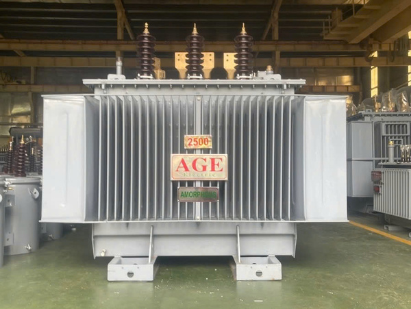 Máy biến áp 3 pha kiểu kín