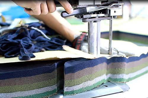 Máy cắt đồng phục