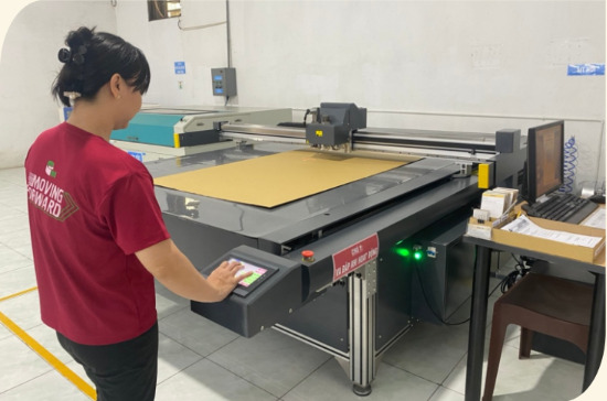 Máy cắt mẫu CNC