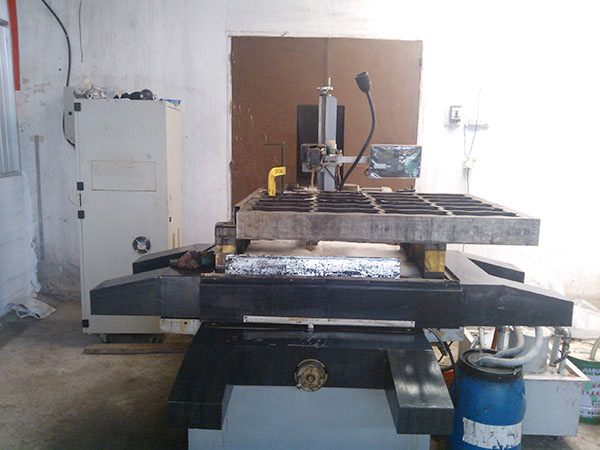Máy cắt dây