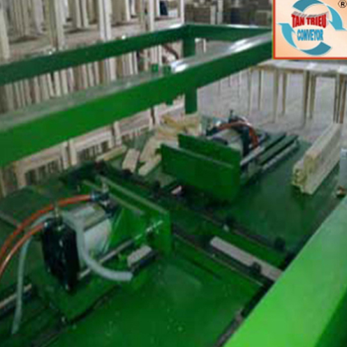 Máy dập chốt