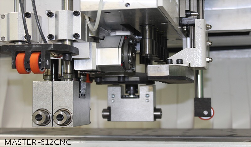 Máy khoan CNC