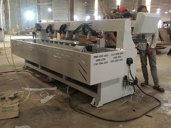 Máy khoan CNC