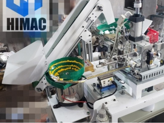 Máy lắp ráp tự động