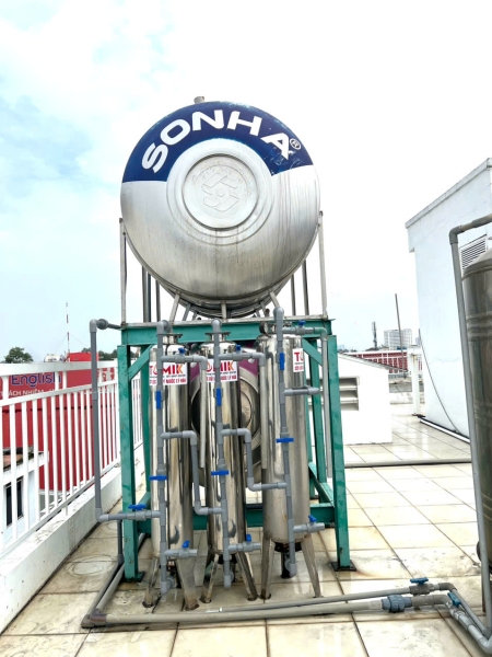 Máy nước nóng năng lượng mặt trời