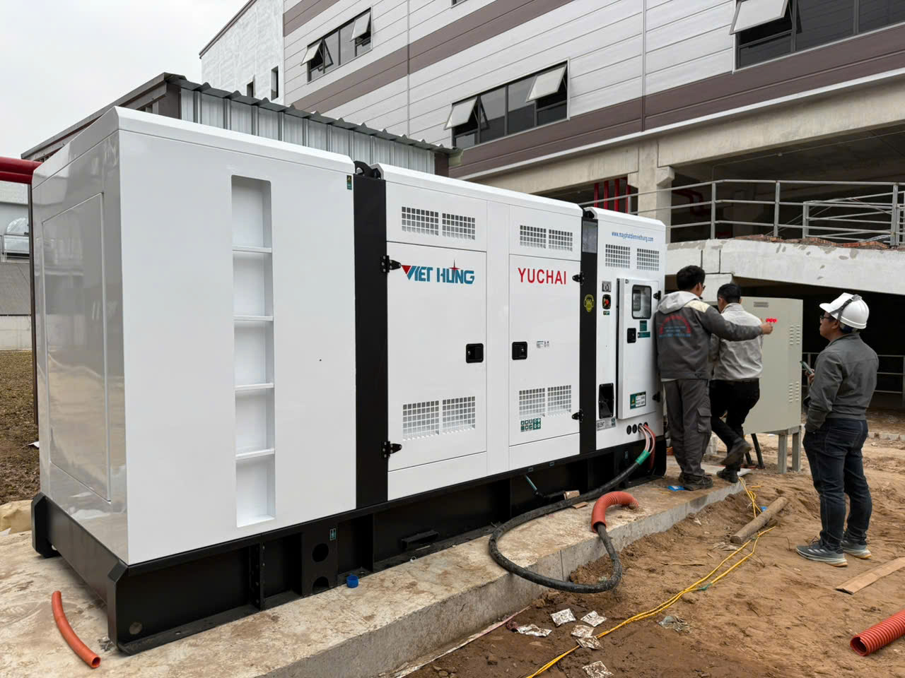 Máy phát điện Yuchai 300 KVA