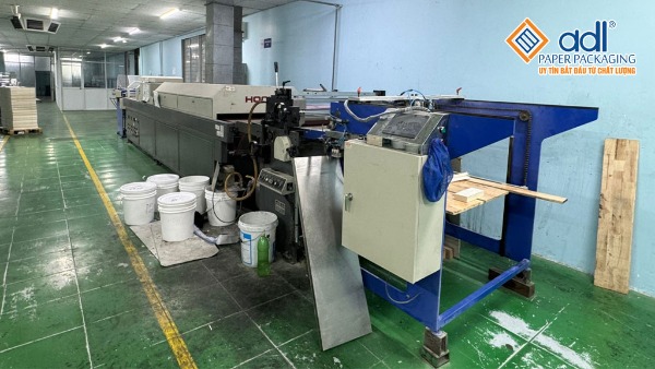 Máy phủ UV