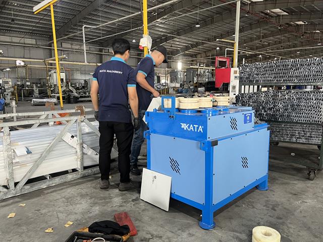 Máy uốn 7 trục CNC